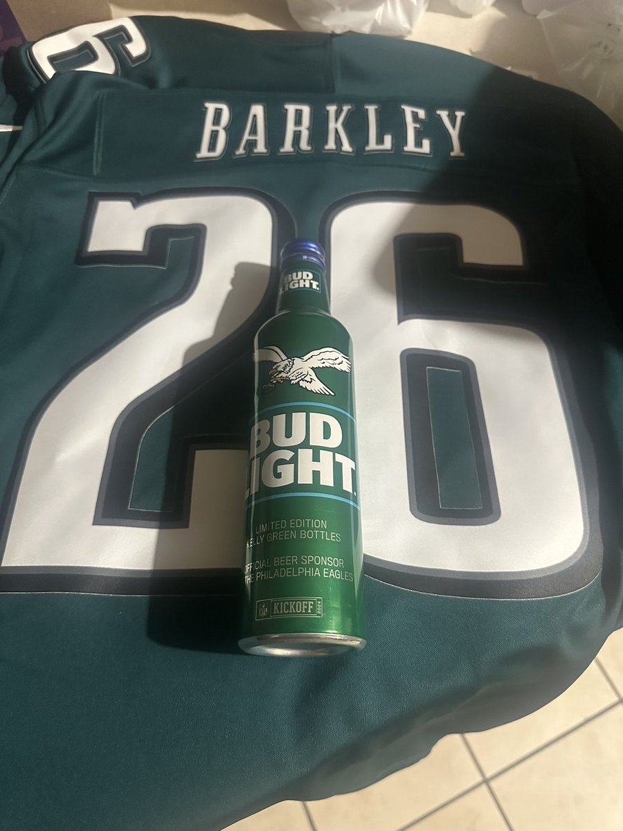 Gustavo_TCB's tweet photo. Shoutout @bri_anax received the bottle and ring in perfect condition! https://t.co/hjF6FCiOpd