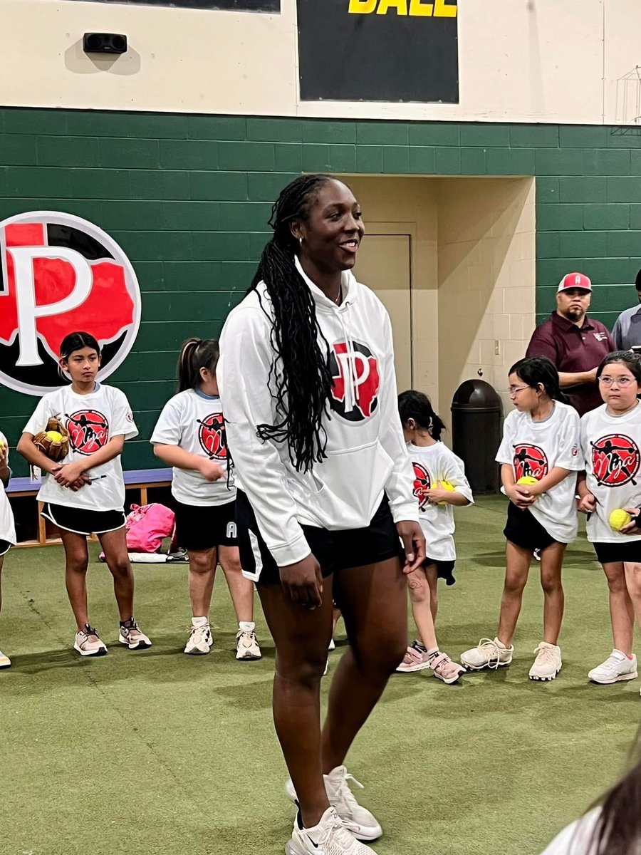 Lubbock High Softball (@ladywesterner) on Twitter photo Thank you to <a href="/CanadyNijaree/">NiJaree Canady</a> for being such a great role model for youth athletes!
Wishing you the best in your upcoming season! Wreck’em Tech! ❤️ 🖤 Thank you to <a href="/CanadyNijaree/">NiJaree Canady</a> for being such a great role model for youth athletes!
Wishing you the best in your upcoming season! Wreck’em Tech! ❤️ 🖤