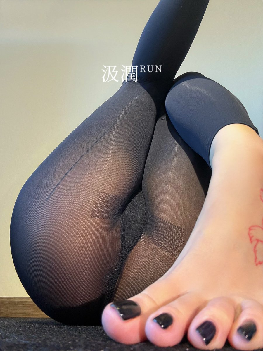 姨的腿腿～
汲润「黑标骑士」微光感丝裤

@zhangxufan9999 
#汲润绝妙触感 #汲润黑标骑士 #汲润丝裤 #丝袜 https://t.co/5usUDgHThM