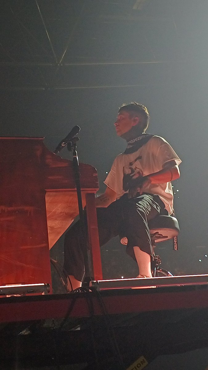 RubiusMoonlight's tweet photo. Los amo twenty one pilots y te amo spreen, se me juntaron los fandoms en el movistar arena 🙏 https://t.co/Pbx0sql4Fm