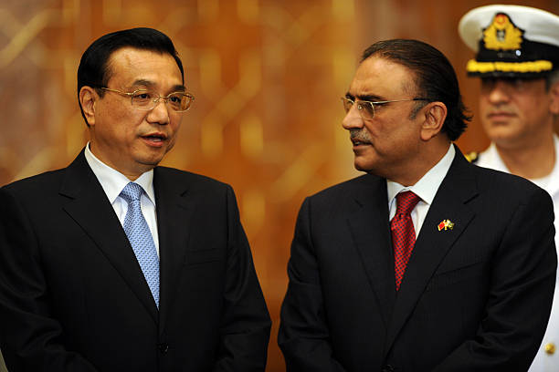 sajjadbhuttoPPP's tweet photo. During president @AAliZardari tenure.
Scholarships were awarded to Pakistani students in Chinese universities to promote ties in the academic and cultural fields. Exchanges of tourism, media, and business delegations were increased between the two countries. #Pak_🤝🏻#China 🇵🇰🇨🇳 https://t.co/AkrZ1UMxb9