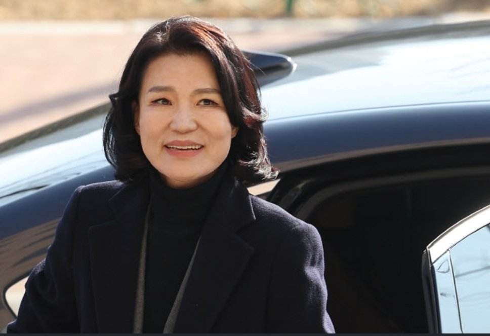 이진숙 방통위원장이 법인카드를 1억4천만원을 사용했던 것으로 확인됐습니다.

이재명 샌드위치 팔천원 때문에 기소하고 EBS 이사장이 사천원을 초과사용했다며 기소하던 검찰은 어디로 갔습니까?

오늘도 그들의 내로남불은 계속 됩니다.