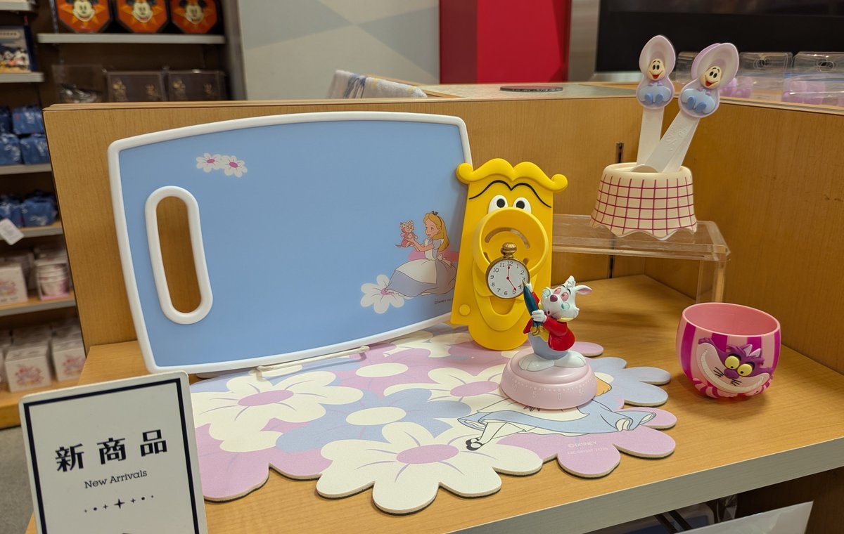 不思議の国のアリスのキッチングッズ、可愛すぎ！！！お花畑なのも