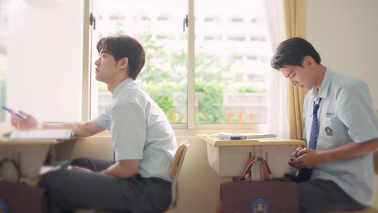 TheOnlyOne_Mou's tweet image. Tried using AI to solve my math problems. Turns out, the AI is just as confused as I am. Now it’s a battle of who understands calculus first—me or the robot. #MathStruggles #AIisNotHelping