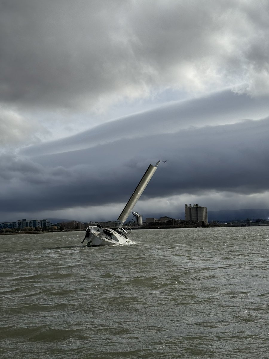 SailClippership's tweet photo. Windy day on the Bay! Stress testing the little prototype ahead of the winter storm https://t.co/qlTSH6FkfS