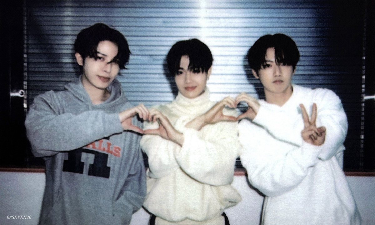 archiveoftrsr's tweet photo. [SCAN] TREASURE SEASON‘S GREETINGS UNIT POLAROID

[스캔] 트레저 2025 시그 시즌그리팅 유닛 폴라 폴라로이드

#TREASURE #트레저 #トレジャー https://t.co/tyedTdXqfK