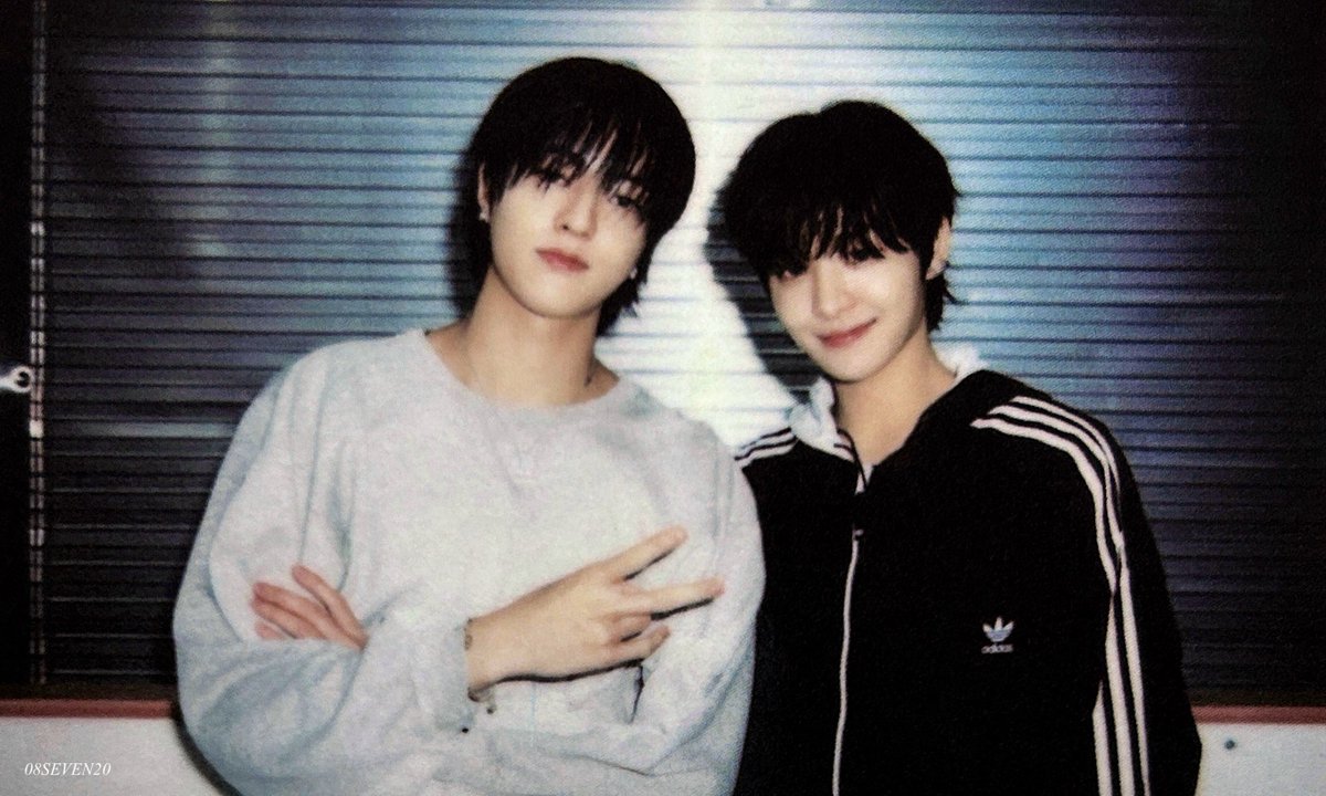archiveoftrsr's tweet photo. [SCAN] TREASURE SEASON‘S GREETINGS UNIT POLAROID

[스캔] 트레저 2025 시그 시즌그리팅 유닛 폴라 폴라로이드

#TREASURE #트레저 #トレジャー https://t.co/tyedTdXqfK