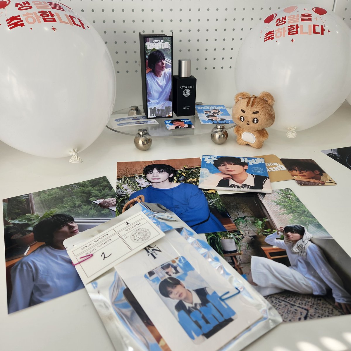 esaed_1005's tweet photo. #WHATS_ON_TAEHYUNMIND
샤쉐나 향수가 있는 장소는 처음이라서 고민하다가 결국 와버렸습니다..
컵받침 선착특전 진짜 완전 이쁘고요, 샤쉐로 골랐는데, 제가 제일 좋아하는 태현이 사진을 Al가 분석해서 향을 골라주는데 신기했고, 향이 너무 좋아서 고대로했어요!
돈만 더 있었으면 향수로 살텐데ㅠ https://t.co/7KIQVUxlin