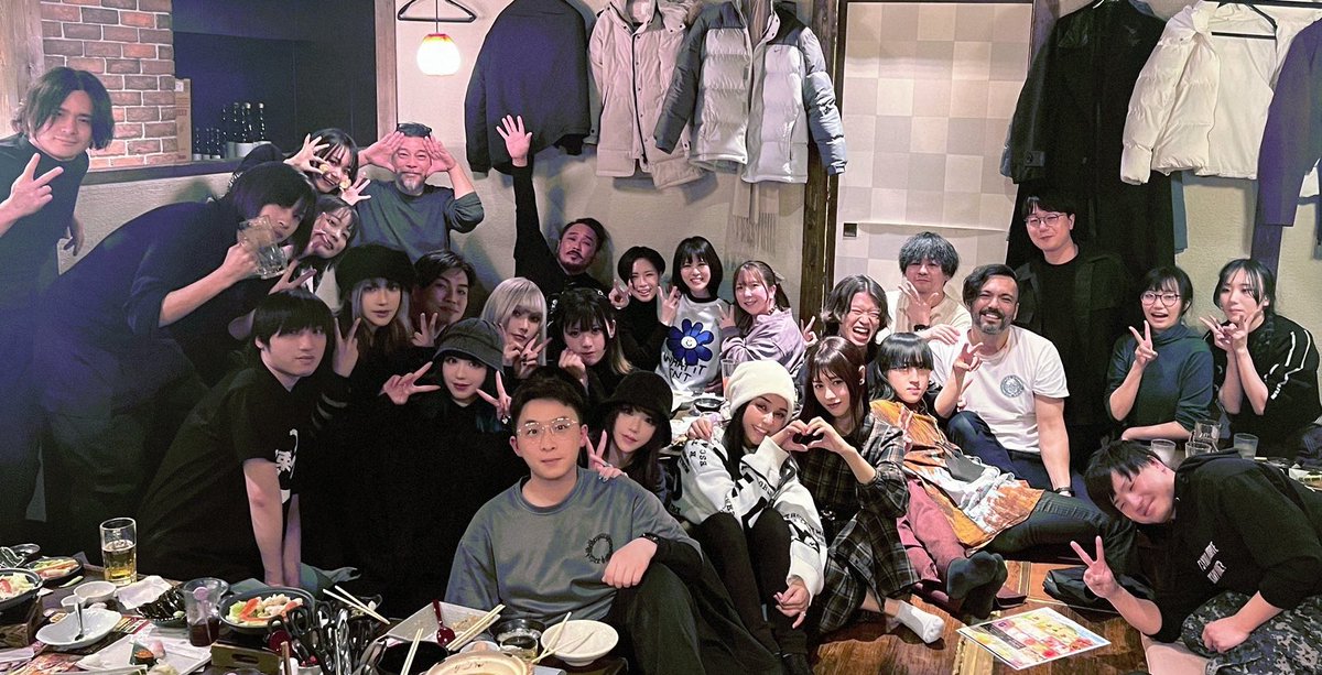 ALGS札幌！お疲れ様でした〜
なかなか全員集合の写真がないな〜と思ってたら… ジブとオクタンがすぐどこかにフラフラと行ってしまってたのね🤣🤣🤣

クマジブと写真撮れなかった〜とつぶやいてる方見ると申し訳ない気持ちでいっぱいです💧ホントごめんなさい🙏
もっと もっと