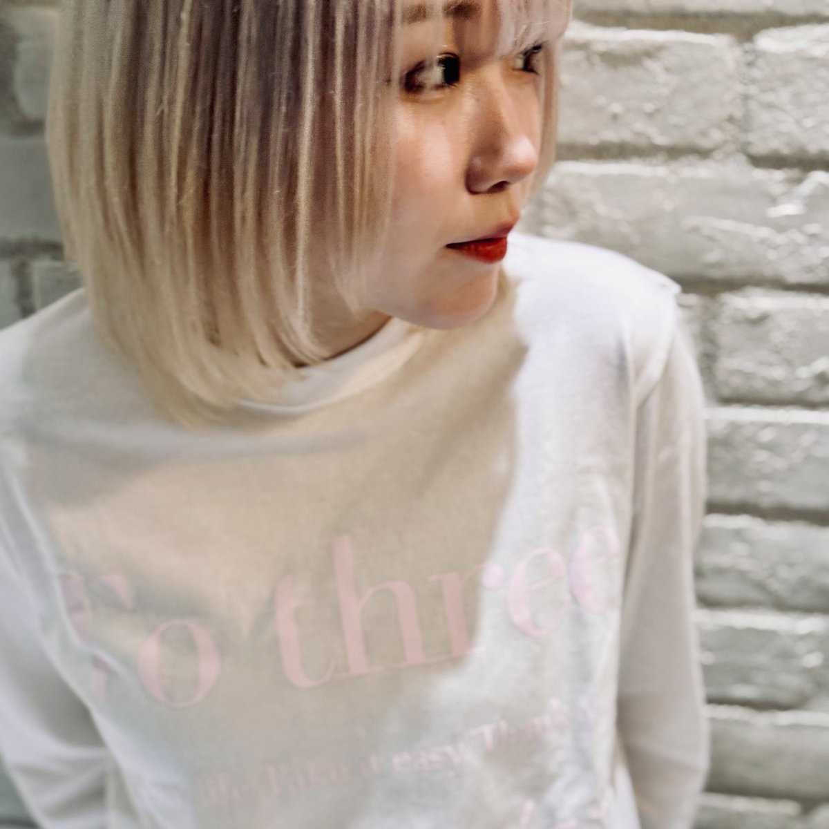 kdmknj_official's tweet photo. Model：@cocotandayo_ 

KDMKNJ×To three L/S Tee White
#KDMKNJ 
#WSWS 
#tothree 
#tintmylife 
#takeiteasy 
#thankyou 
#t3 
#secondlogo 
#longsleeve 
#tee 
#white 
#wakiyun 
#sharesomethingwithsomebody 
#お裾分け 
#collaboration 
#exclusive 
#wname 
#okinawa 
#tokyo 
#七々原瑚子 https://t.co/LlKWrcdL11