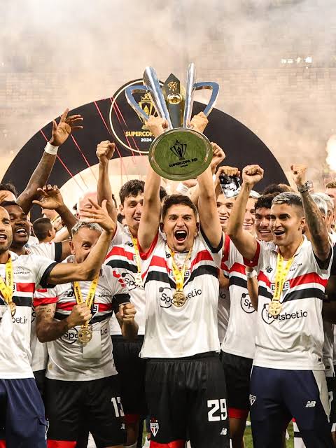 lembrancas_spfc's tweet photo. 04/02/2024 (Há 1 ano)
⚔️ São Paulo 0 x 0 Palmeiras 
🏆 Supercopa Rei do Brasil 
⚽ Calleri; Galoppo, Pablo Maia e Michel Araújo (pênaltis) 
🏟️ Estádio do Mineirão 
🎟️ Público: 42.741
💵 Renda: R$ 7.736.903,00
🗣️ Árbitro: Bráulio da Silva Machado (SC) https://t.co/3KlVgK5qhi