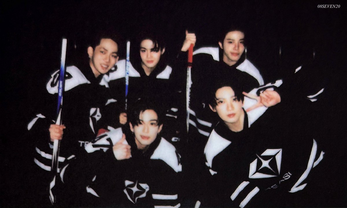 archiveoftrsr's tweet photo. [SCAN] TREASURE SEASON‘S GREETINGS POLAROID

[스캔] 트레저 2025 시그 시즌그리팅 폴라 폴라로이드

#TREASURE #트레저 #トレジャー https://t.co/witDqK4F9r