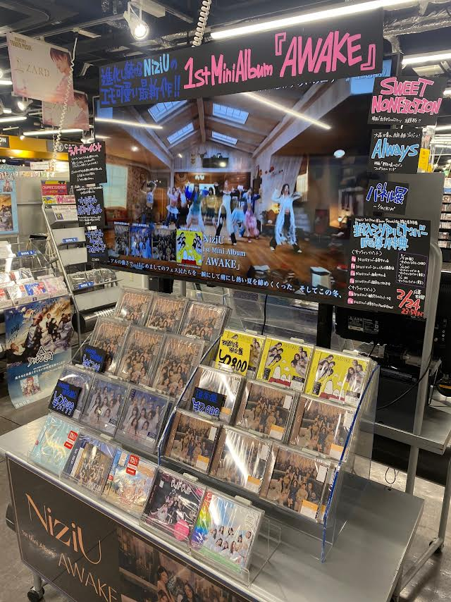 NiziU】 1st Mini Album『#AWAKE』 入荷しました🤍 🎁フォトカード