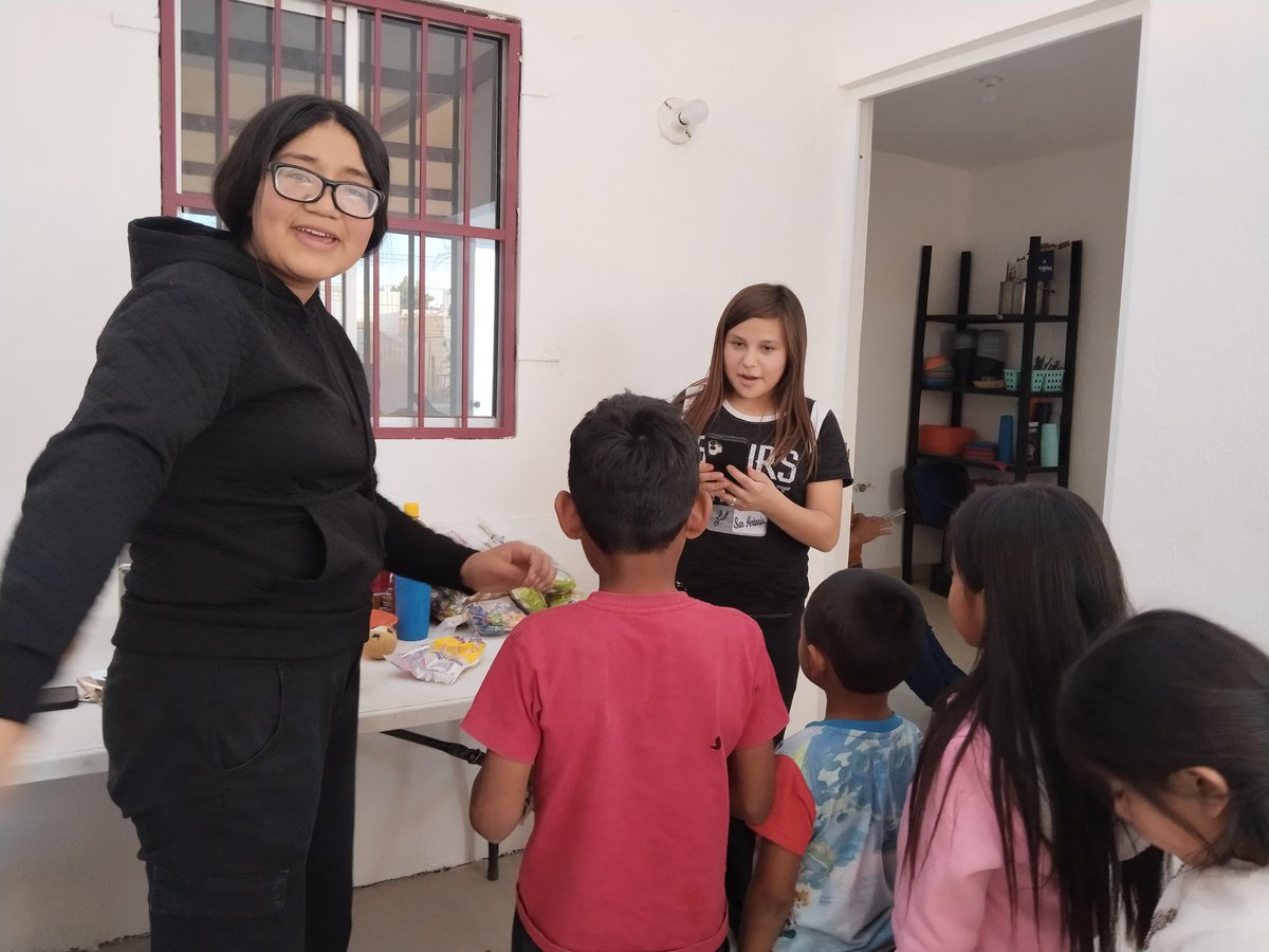 Iniciamos la semana con una tarde de convivencia con juegos  Luz verde, luz roja
El barco se hunde
Boliche y primer día del <a href="/inspirajovenson/">Inspira Joven</a>  musica , Sabritas,sodas, gelatina, dulces excelente tarde <a href="/RebecaVzlaA/">Rebeca Valenzuela</a> <a href="/ISJuventud/">Instituto Sonorense de la Juventud</a>