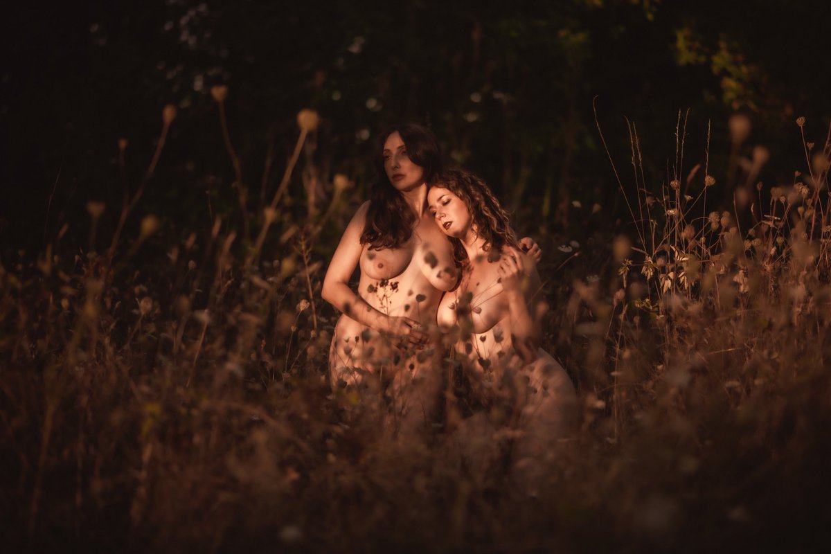 samshoots2much's tweet photo. August 28th, 2024

@anoushanou + @herstillness_ 🌾☀️ https://t.co/CA9R0SxE8r