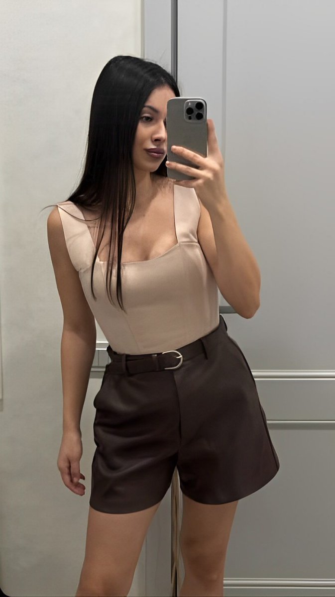 yup4_y's tweet photo. I'm not perfect, but my selfies might be 🤷🏻‍♀️ https://t.co/jbFVV3EOPd