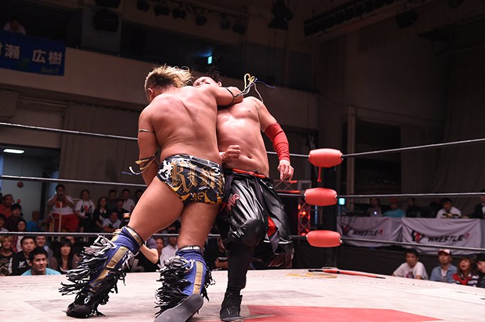 WRESTLE_1nce's tweet photo. Shuji Kondo
~vs~
KAZMA SAKAMOTO
- WRESTLE-1 2015.8.30

#プロレス #prowrestling https://t.co/tIEE49F5mQ