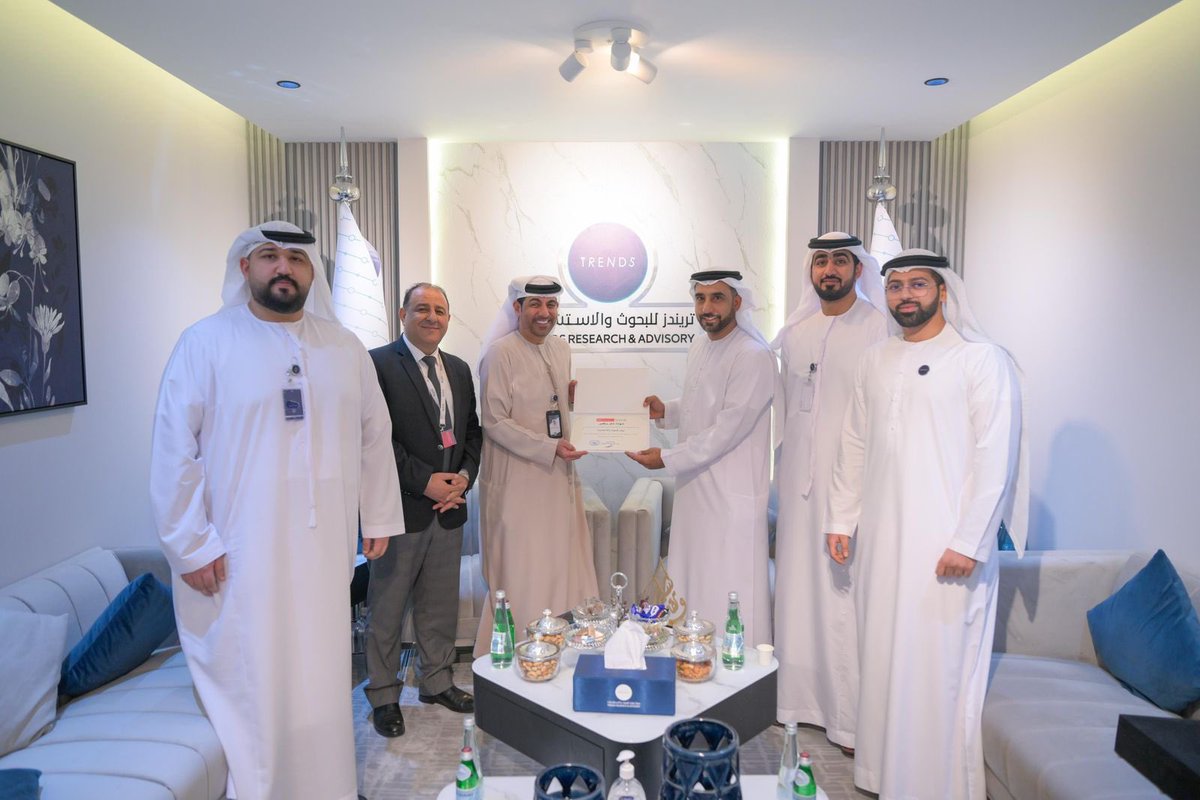 تريندز للبحوث والاستشارات” بالتعاون مع قسم الإعلام والصناعات الإبداعية بجامعة الإمارات ينظم ورشة تدريبية بحثية بعنوان: “دور مراكز البحث في وسائل التواصل الاجتماعي”، تركزت حول أهمية مراكز البحث في فهم وتحليل تأثير وسائل التواصل الاجتماعي ودورها في فهم الأحداث واستشراف المستقبل.