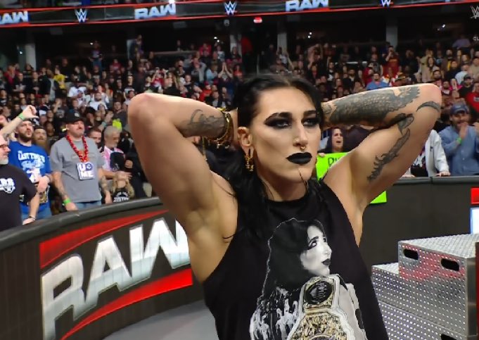 BigNikki86's tweet photo. Those arms tho 🔥 https://t.co/qIGnBon7bx