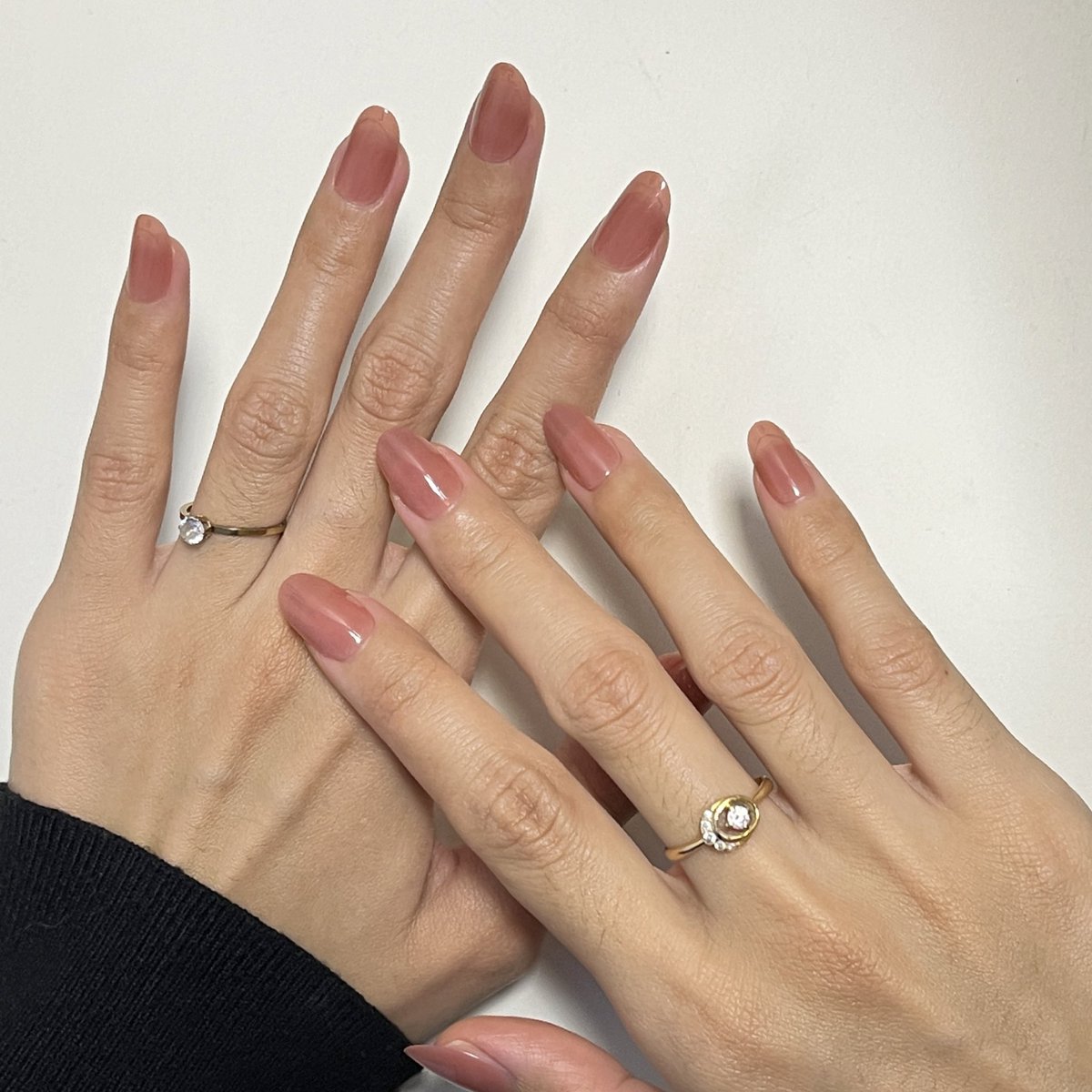 irwanyns's tweet photo. Seringkali diskip pdahal penting bgt ngerawat jari tangan, apalagi buat yg suka nail art 💅

Biar ttep cerah kuncinya jgn skip eksfoliasi!! Gak cuma muka yg perlu exfo, tpi badan sampe ujung jari jga 🫵🏻🙂‍↔️ Asli ini ngebantu bgt buat yg punya problem dark knuckles kyak gini 👍🏻 https://t.co/pKvqv25PIq