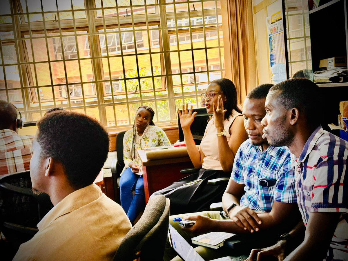 MinofHealthUG's tweet photo. The Ministry of Health through the SCAPP Department, in charge of quality assurance, yesterday, engaged MOH call Center Agents on its web designed toolkit.

The Routine Client Satisfaction tool is for all patients visiting public health facilities to register their feedback(positive & negative).

The like of a “e-suggestion box” is an additional public health feedback feature to the toll free number 0800100066 & the free sms to U-report on 8500.

#MOHatWork