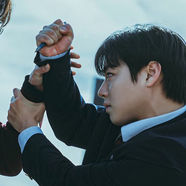 just yeon sieun and his pen