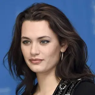 merlinpapin3's tweet photo. .@FredOL69007 On souhaite un Bon Anniversaire à #EllaRumpf qui a 28 ans , on peut la voir dans
Soul a of Beast
Tokyo Vice
Succession
Freud
Le Théorème de Marguerite
Sympathie pour le Diable
Les Conquérantes https://t.co/eJyU2rgtmN