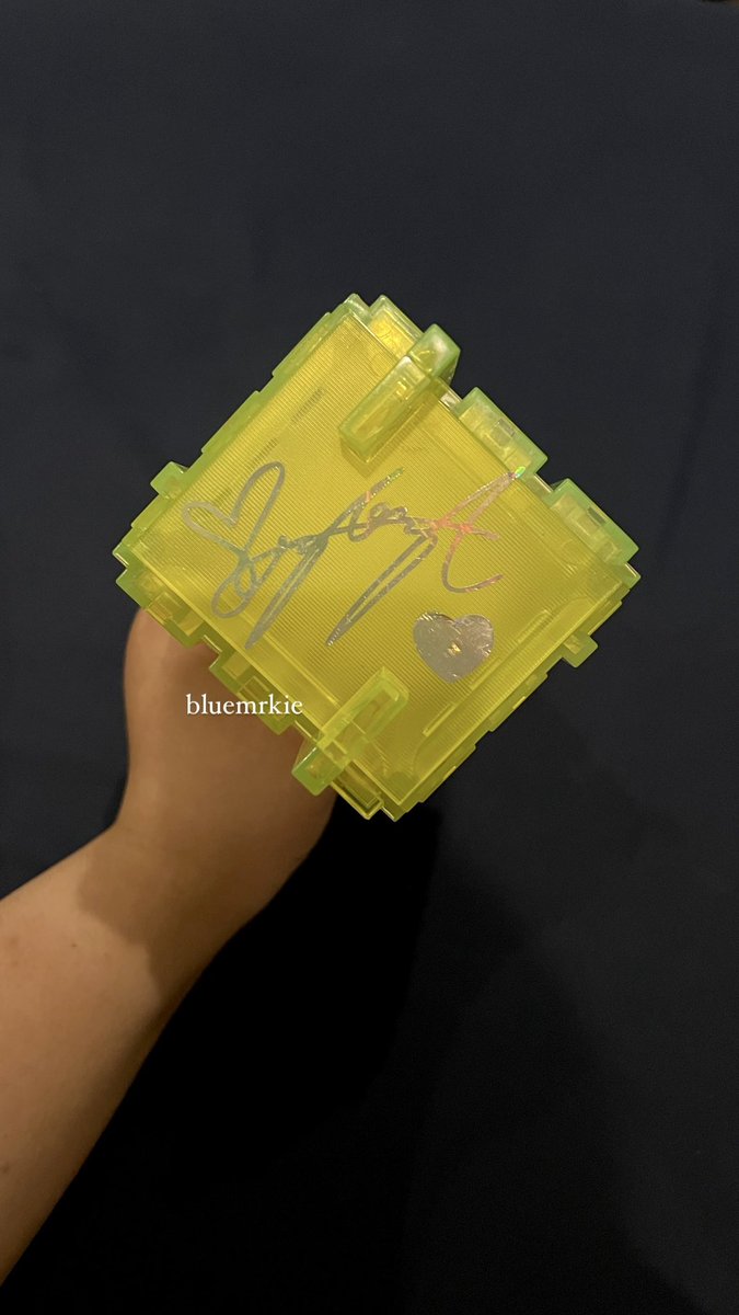 onyourr_vals's tweet photo. ✨️Open rent/sewa Lightstick NCT 127 ver 1 for The Momentum concert in Jakarta✨️

💰150k 

🎀 Mark, Jaehyun, &amp; Taeyong deco in 1 lightstick (seperti di foto &amp; video)
🎀 TnC ada direply
🎀 Includes battery
🎀 DM for details

tag. want to rent/sewa ls nct v1 neobong zonauang https://t.co/OoxiGyPI1C