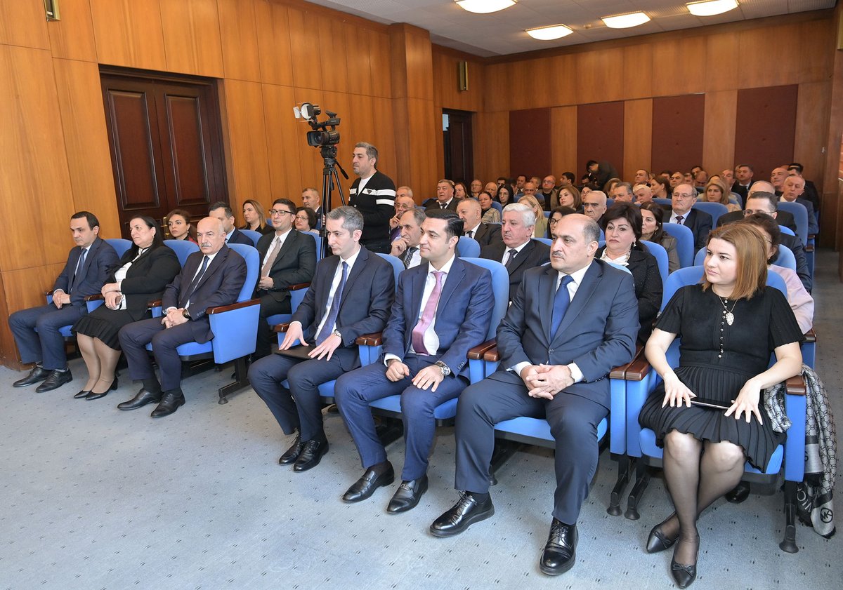 tehsilgovaz's tweet photo. Fevralın 4-də elm və təhsil naziri Emin Əmrullayev Azərbaycan Dövlət Neft və Sənaye Universitetinin (ADNSU) yeni rektoru Rüfət Əzizovu təhsil müəssisəsinin kollektivinə təqdim edib.
#ElmVəTəhsilNazirliyi #EduAz #ADNSU
Ətraflı: https://t.co/MX28lA58qO https://t.co/sJEmqZzxxQ