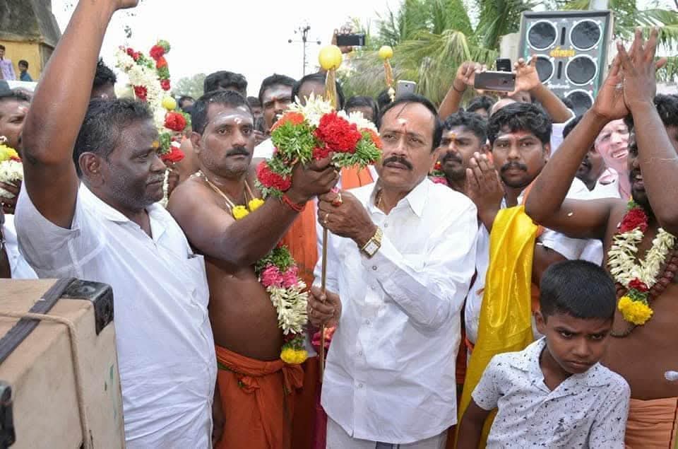 அவரச செய்தி அனைவரும் பகிரவும்! 
மகிழ்ச்சியான வெற்றி செய்தி..!! 

இந்து முன்னணி பேரியக்கத்தின் அறப்போராட்டத்திற்கு மாண்பமை நீதிமன்றம் தற்போது அனுமதி வழங்கி இருக்கிறது. மேலும் வீட்டுக்காவலில் சிறை வைக்கப்பட்டுள்ள பாஜக மற்றும் இந்து இயக்கங்களை சேர்ந்த அனைவரையும் விடுவிக்கவும்