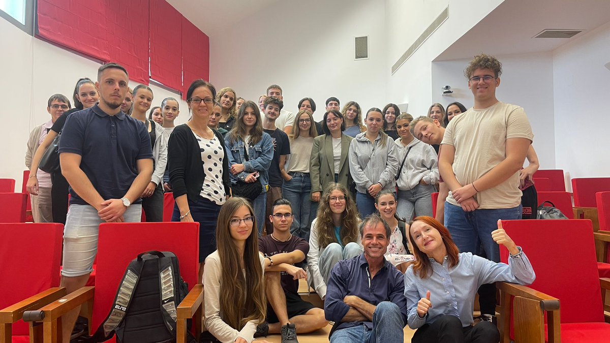 🇭🇺➡🇪🇸 We welcomed high school students from Hungary to CPFIP Alan Turing, where they explored Erasmus+ opportunities for student exchanges, internships, and volunteering! 🚀💼 Cheers to international adventures ahead!🌍 #ErasmusPlus #Internships #Volunteering #StudentExchange