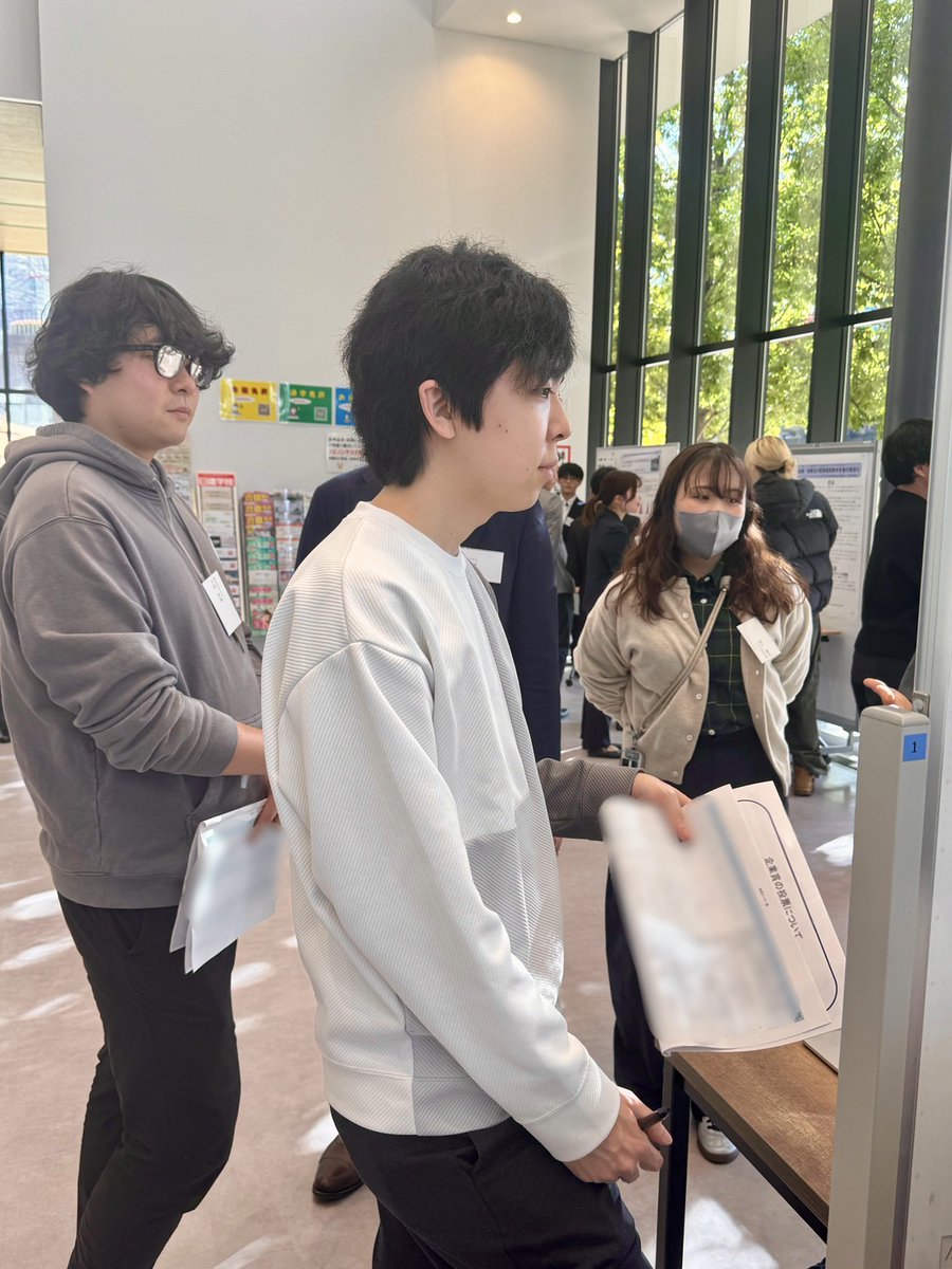 wakuwaku_toyou's tweet photo. 📢武蔵野大学未来創造プロジェクト 学生成果発表会に参加！
1年生の1年間の研究成果を発表する場に、弊社もご招待いただきました！
学生の皆さんの自由な発想と熱意に刺激を受け、未来の可能性にワクワクしました！✨
また、特に印象的な発表をした学生を1人選び、企業賞も授与させていただきました🏆 https://t.co/xzY6XBZGIh