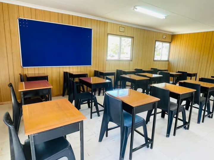 AP_Women's tweet photo. Debswana Diamond Company Donated 8 Fully Furnished Classrooms To Rakops CJSS
#QualityEducation
#Diamonds4Development https://t.co/E67NrEjVg0