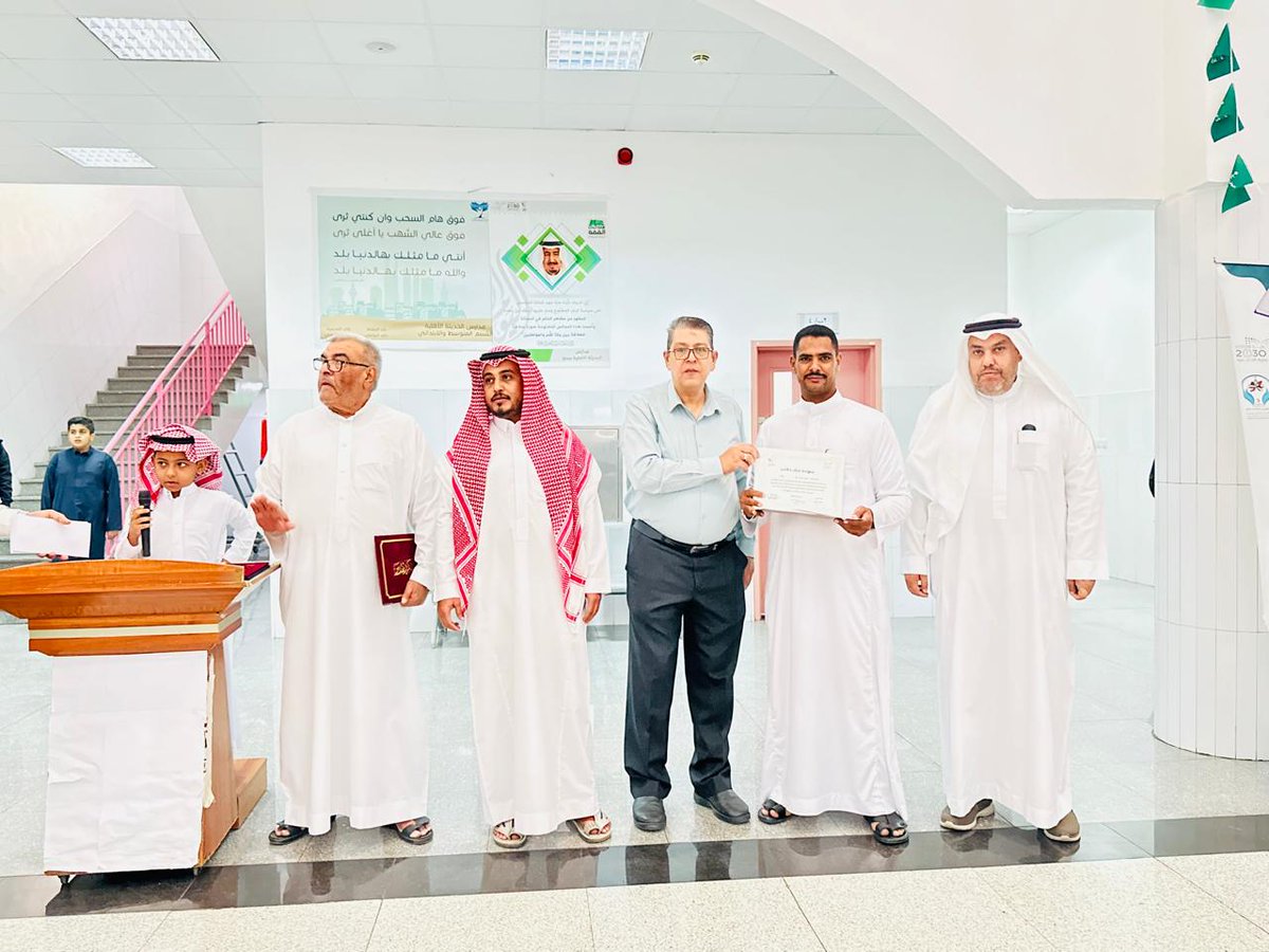 AlhadethaSc's tweet photo. تكريم : 

كرمت مدارس الحديثة الاهلية ممثلة بإدارة المدارس وقسم الإشراف التربوي المعلمين المشاركين في المسابقة المنهجية لمواد القران الكريم و الخط العربي و الإملاء و القراءة و الفهم القرائي للمرحلة الابتدائية خلال الفصل الدراسي الثاني لعام 1446هـ https://t.co/xG1H2SCdph
