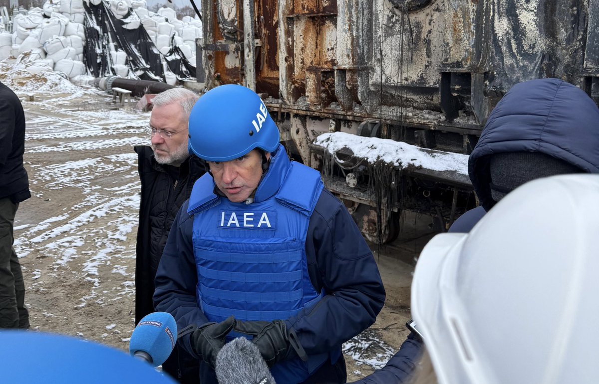 rafaelmgrossi's tweet photo. I’m at Kyivska electrical substation—an important part of Ukraine’s power grid essential for nuclear safety.
A nuclear accident can result from a direct attack on a plant, but also from power supply disruption. @IAEAorg is here to assess impact, support, &amp; help prevent that risk. https://t.co/Kd29wKVNhn