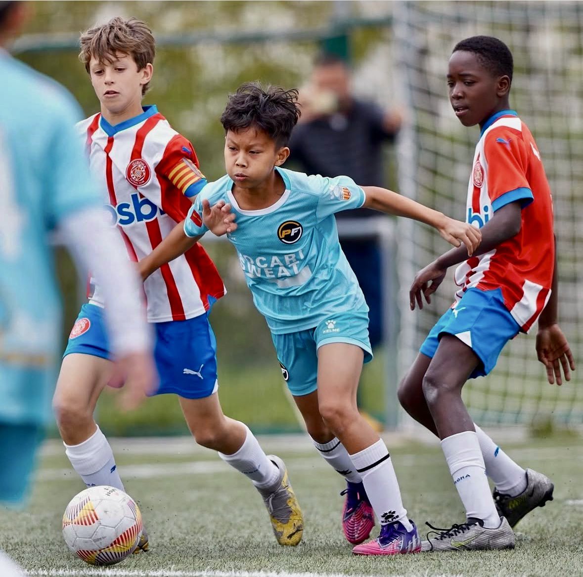 TARfootball_'s tweet photo. 👋 PFA Bangkok
💛 ยินดีต้อนรับสู่อีกหนึ่งปี! More than 6 consecutive years coming to the #TARExperience! Brilliant project at the city of Bangkok 🔝
⚽️ Welcome back to #TAR25! #U11Promises https://t.co/n17JsQBjFl