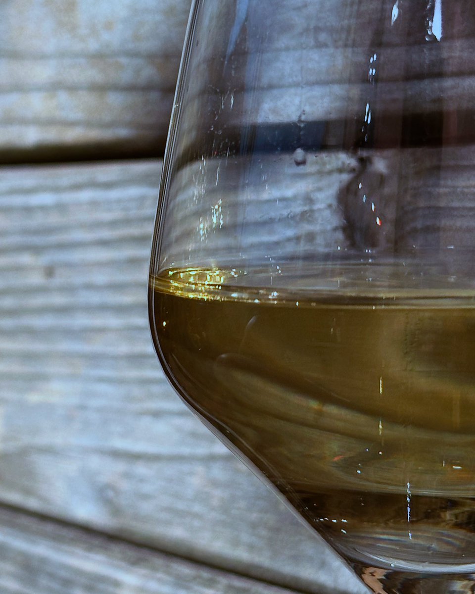proDente's tweet photo. Das Gläschen am Abend ist……. 
…..nicht gesund. 

Alkohol ist in jeder Menge krebserregend.

#Weisswein #Wein #Alkohol #Krebs #Zahn #Zähne #Weltkrebstag #krebstag https://t.co/t50F9zzQ3b