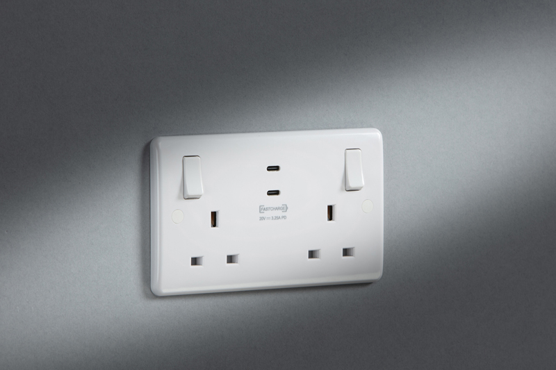 proelectrician's tweet image. Knightsbridge boosts charging with market’s most powerful USB socket

Find out more here - bit.ly/3Q3fz9w

@KnightsbridgeML #USBsocket #switchedsocket #wiringaccessories #socket
