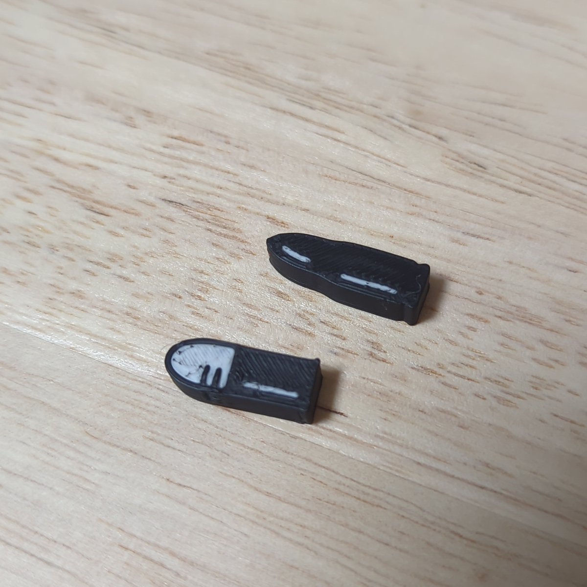 本日のNEWボドゲコマ

予告通り弾丸です🔥
白と黒の2色印刷は白メインの箇所が若干色濁ってしまう😢

procase.stores.jp/?category_id=6…

#ボードゲーム

#一日一コマ