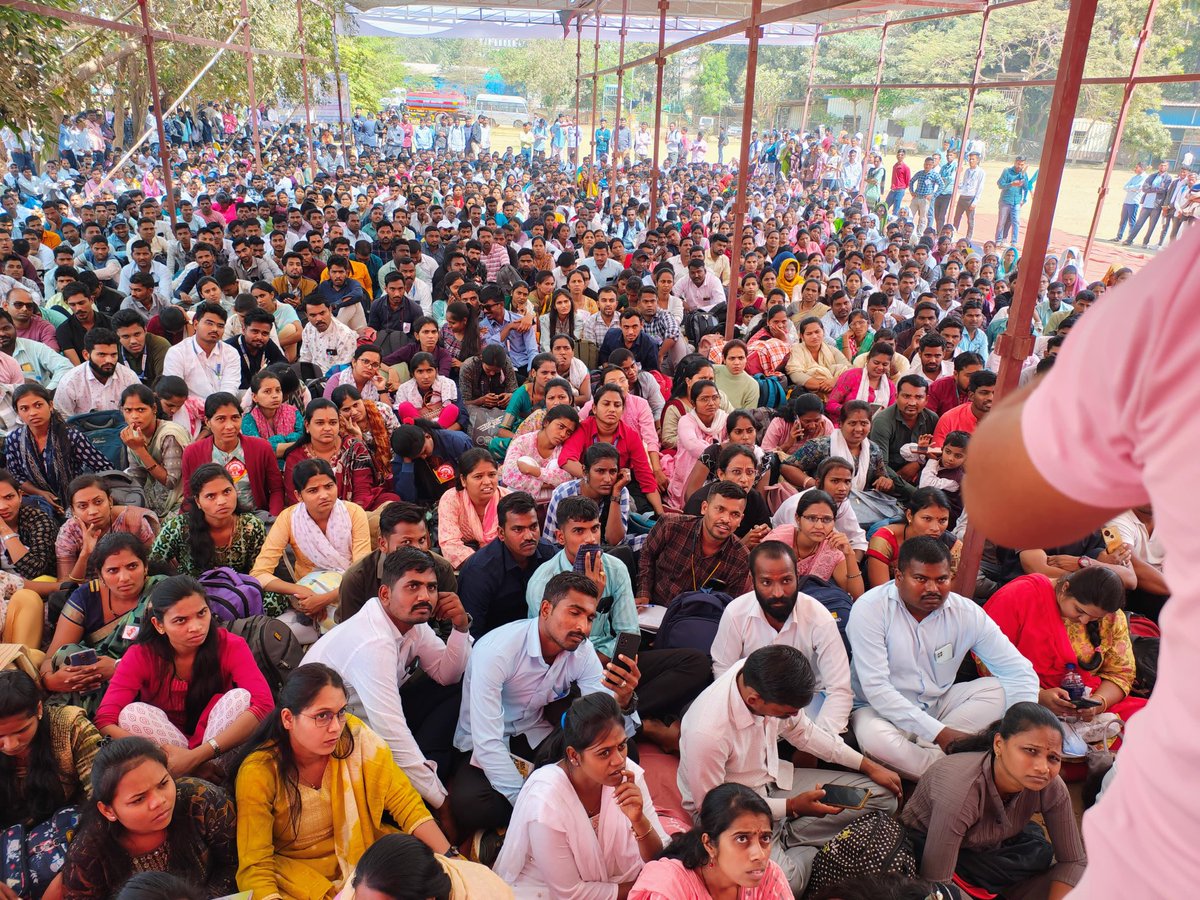 Nandedkar12345's tweet photo. आझाद मैदानावर मुख्यमंत्री युवा प्रशिक्षणार्थी यांचा कार्यकाळ वाढवा या मागणी साठी मोर्चा.
@CMOMaharashtra @Dev_Fadnavis @suvishelke @mieknathshinde @MPLodha /@abpmajhatv @TV9Marathi @News18lokmat @SakalMediaNews @MumbaiPolice @AUThackeray @UdhavThackeray @supriya_sule https://t.co/NNmp5tqWeA