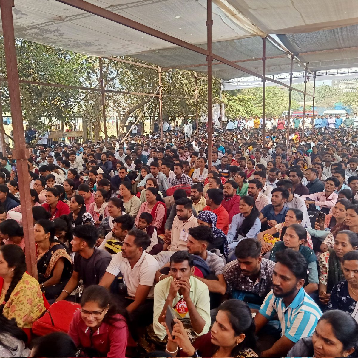Nandedkar12345's tweet photo. आझाद मैदानावर मुख्यमंत्री युवा प्रशिक्षणार्थी यांचा कार्यकाळ वाढवा या मागणी साठी मोर्चा.
@CMOMaharashtra @Dev_Fadnavis @suvishelke @mieknathshinde @MPLodha /@abpmajhatv @TV9Marathi @News18lokmat @SakalMediaNews @MumbaiPolice @AUThackeray @UdhavThackeray @supriya_sule https://t.co/NNmp5tqWeA