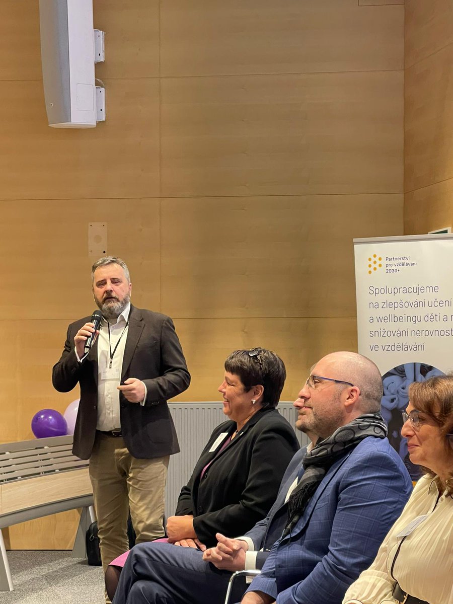 "Spokojení rodiče jsou základem pro spokojené dítě." říká <a href="/ivojupa/">Ivo Jupa</a> na dnešní Konferenci pro wellbeing ve škole 2025, která zahajuje #tydenprowellbeing25. Více o podpoře wellbeingu ve školách zjistíte na tydenprowellbeing.cz
#myjsmenpi #kdyzsedoskolytesim #nadusizalezi