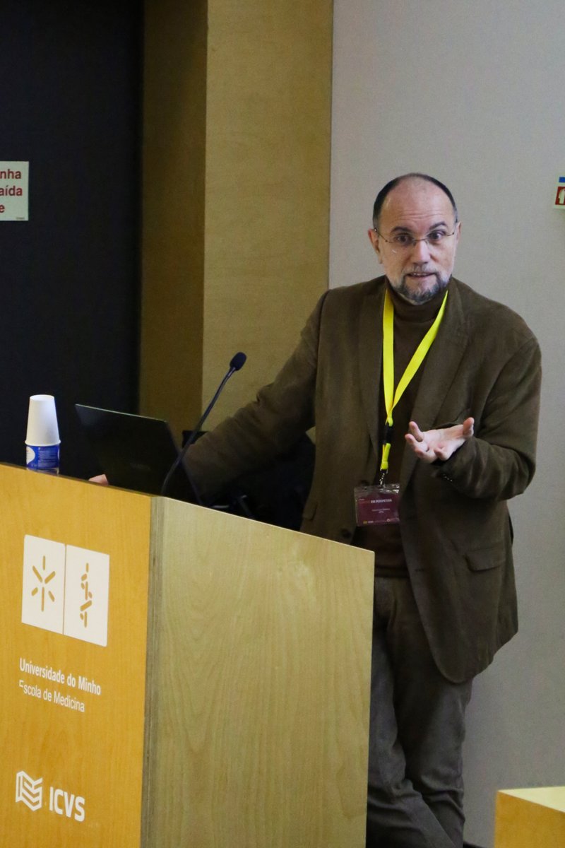 O evento "Cancro em Perspetiva" já começou! 🌍 Palestras de especialistas, mesa-redonda interativa e posters científicos estão a debater os avanços no combate ao cancro. Um momento essencial para refletirmos sobre os desafios e conquistas na luta contra esta doença. 💪