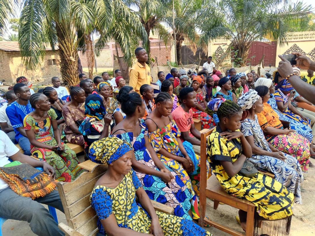 FranceBangui's tweet photo. 💬 Le 31 janvier, COPIL du projet FEF en RCA pour lutter contre les stéréotypes de genre 🌍
Avec @Conciliation Resources, @SFCG et nos partenaires locaux, on avance :
✅ Formation de 50 jeunes
✅ 575 sensibilisés
✅ 10 plans d'action
✅ 12 causeries &amp; +
 #Égalité #RCA #Inclusion https://t.co/yyD9qzavGq