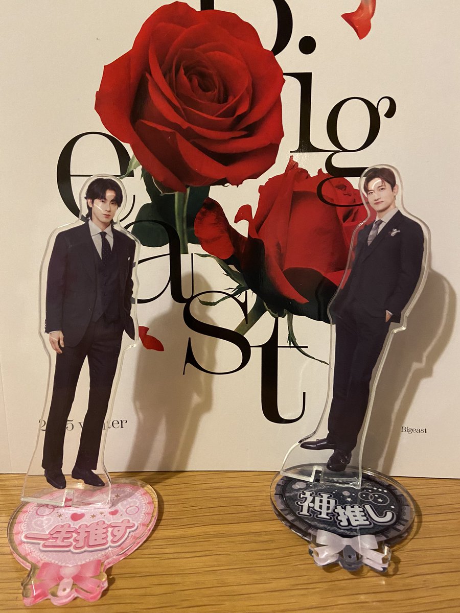 aoitori358's tweet photo. 東方神起の念願のアクスタ届いたよ😭
こういうの待ってたんです！
台座はセリアのこれがギリ使える！

 #Bigest https://t.co/QBxN9aeZs8