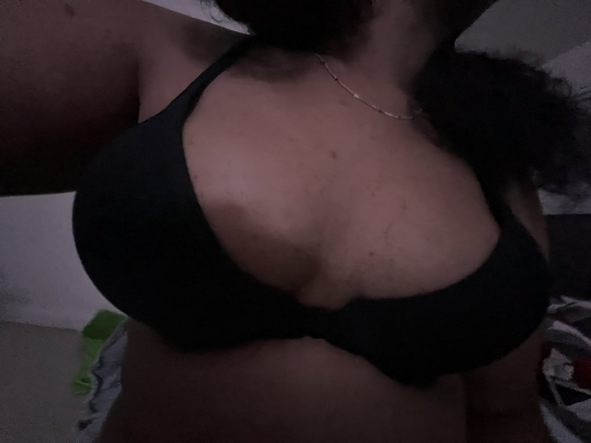 cecelarel's tweet photo. titty tuesday!!💕💕hit me up for custom orders !! https://t.co/ymYlpEewZN