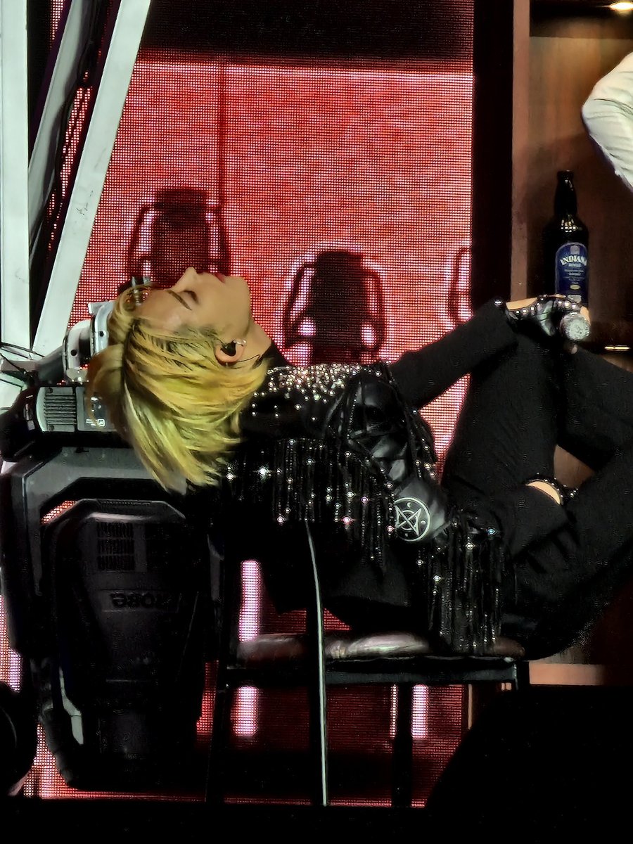 Hongjoong is the MAN u are!?!? 😮‍💨