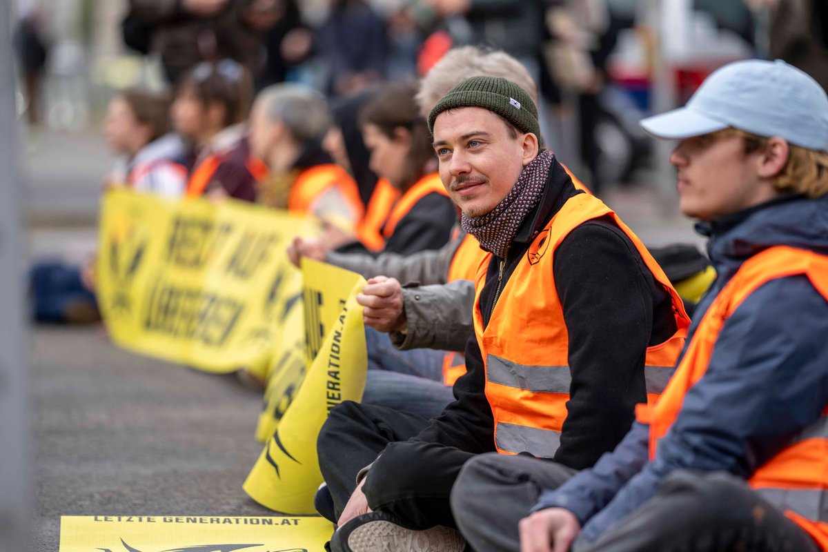 🔒 Anja &amp; Laila sitzen schon seit 3 Wochen im Gefängnis, Hinrich droht das gleiche Schicksal!

💸💛Spende jetzt, um Hinricht das Gefängnis zu ersparen:
gofund.me/64c1c83e