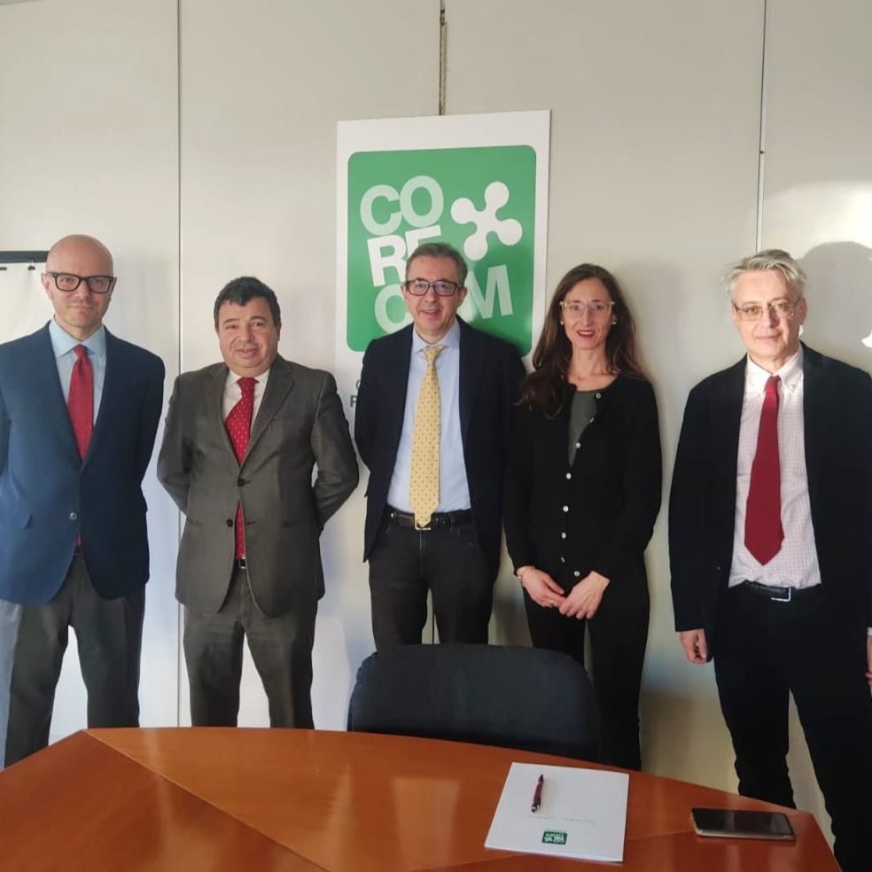 <a href="/CorecomLombard/">Corecom Lombardia</a> e Ordine Avvocati di #Milano insieme per il benessere #digitale dei giovani. Ieri a #PalazzoPirelli il Presidente del #Corecom, <a href="/CesareGariboldi/">Cesare Gariboldi</a> , ha incontrato il Direttore dell'Ordine, <a href="/cferraro2018/">Carmelo Ferraro</a> e il Consigliere Alessandro Mezzanotte.
#mediaeducation