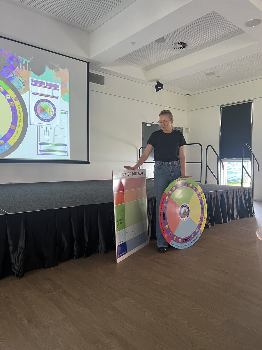 Leah Smileski tweet media